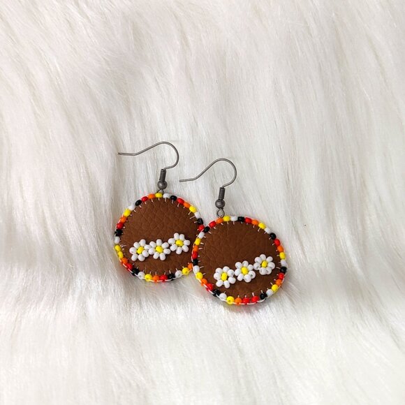 Beaded Dangle Earrings - Daisies - Picture 2 of 3